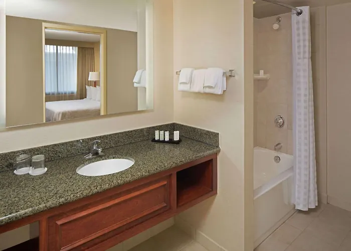 Hotel Embassy Winston-Salem