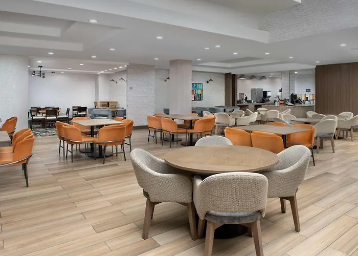 Embassy Hotel 4*