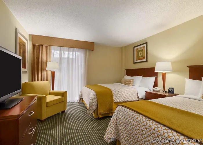 Embassy Hotel 4*