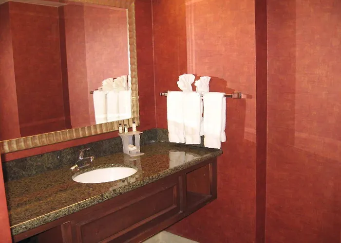 Embassy Hotel 4*